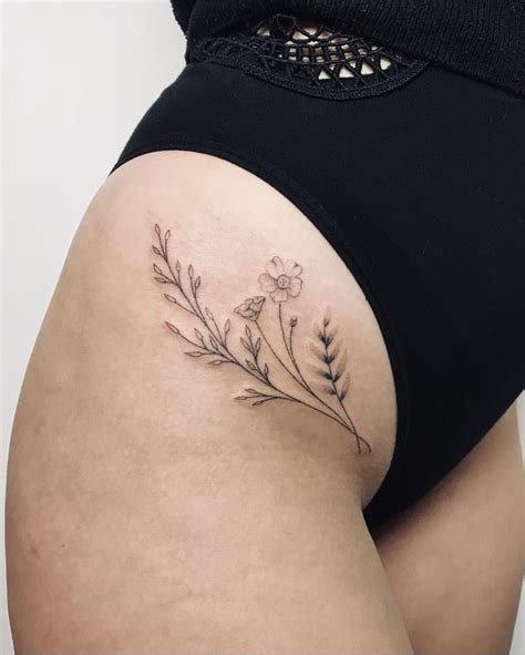 Pin By Alejandra Gonzalez On Ink Piercings Flower Hip Tattoos Hip