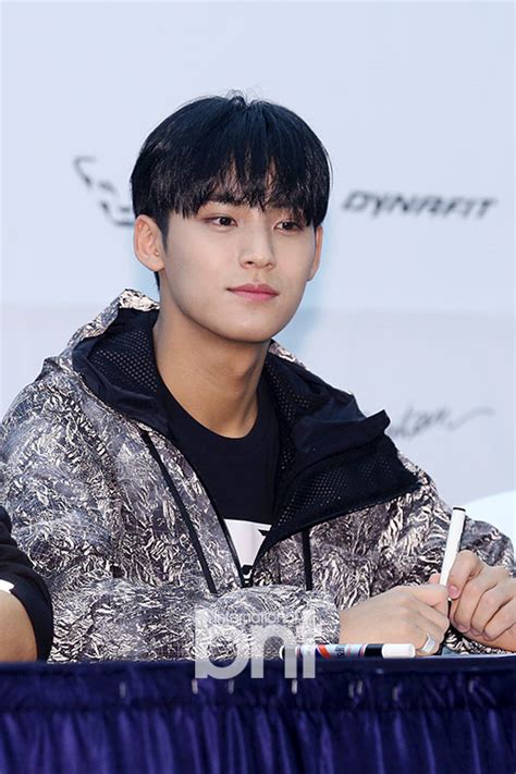 Bnt포토 세븐틴 민규 여심 녹이는 눈빛 Bnt뉴스