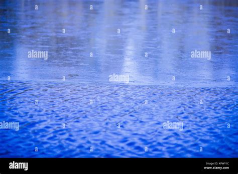 borderline of partially frozen lake Stock Photo - Alamy