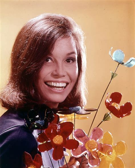 All Of Mary Tyler Moores Hairstyles Were Absolutely Timeless — Photos