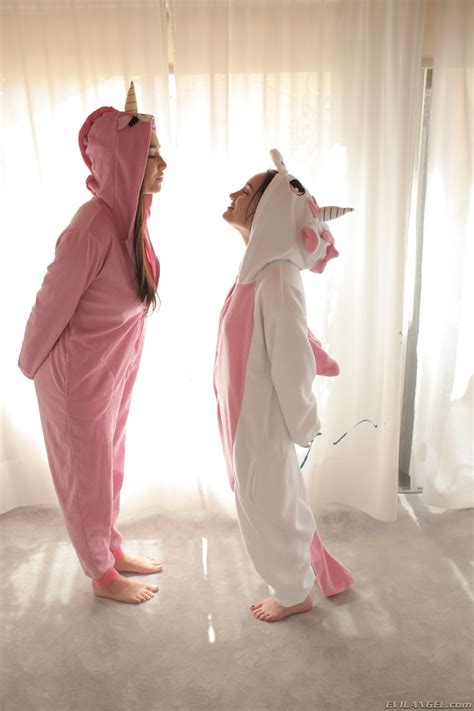 Tiny Babes With Natural Tits Gabriella Paltrova Karlee Grey Strip