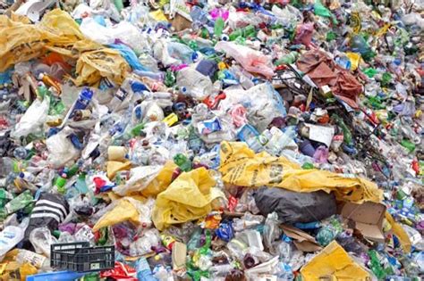 Sampah Plastik Bisa Berbahaya Bagi Kesehatan Manusia