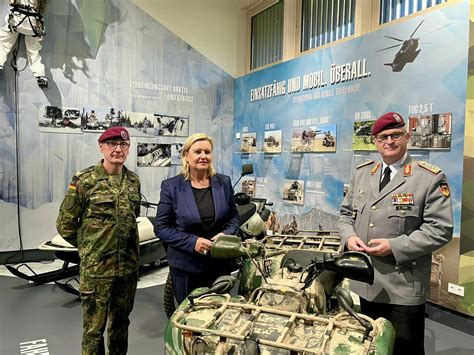 General Eberhard Zorn On Twitter Vor Den Toren Der Kaserne Des