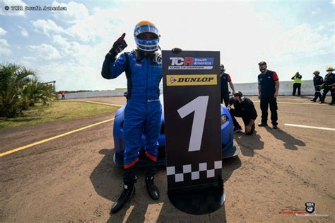 Santi Urrutia Gana La Primera Carrera Del Tcr South America En Rivera