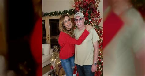 Lili Estefan feliz junto a su papá por Navidad