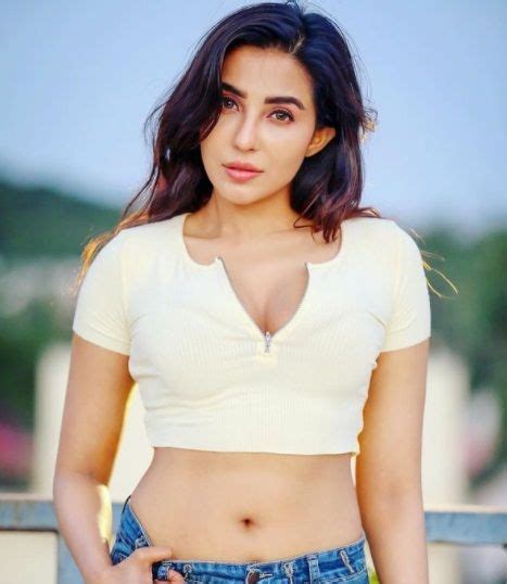 7 Drop Dead Gorgeous Photos Of Actress Parvati Nair