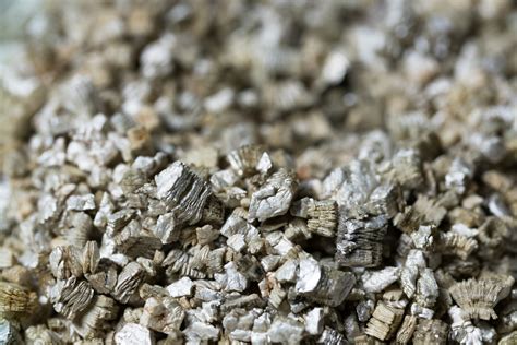 VERMICULITE HOME INSULATION: Does This Material Pose a Health Risk?