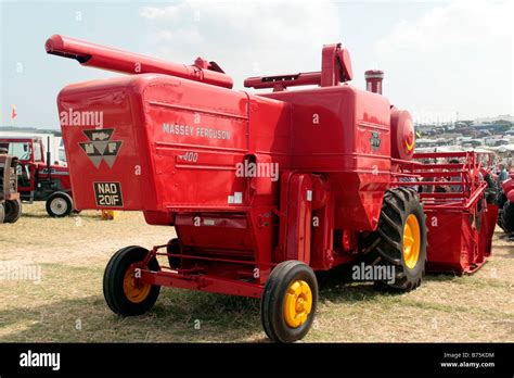 Massey Ferguson Moissonneuse Batteuse Banque De Photographies Et D