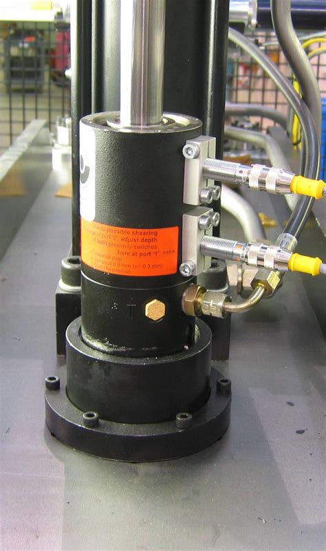 Safety Catcher - Hydraulic Press | Advanced Machine and Engineering Co.