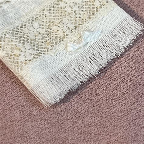 Blonde håndklæde m blomster Miniature blonder