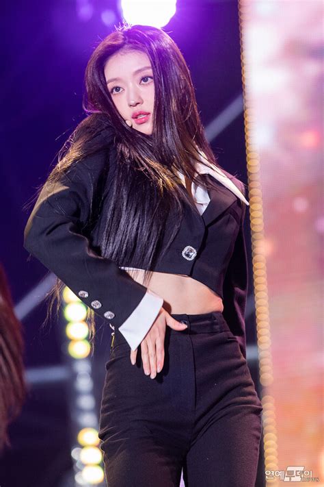 Today포토 오마이걸 유아 ‘섹시 터치