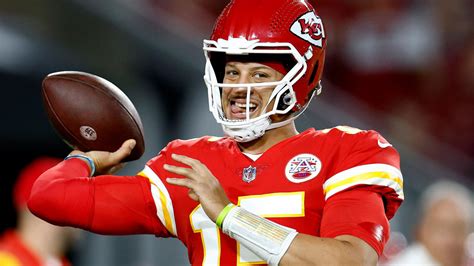 Patrick Mahomes makes magic and NFL history in Chiefs win over Bucs I ...