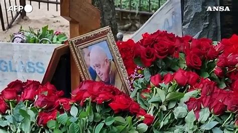 Prigozhin Sulla Tomba Rose Rosse E Poesia Di Iosif Brodsky Video