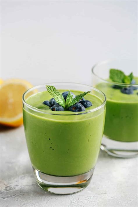 Low Carb Green Smoothie Recipe - Primavera Kitchen
