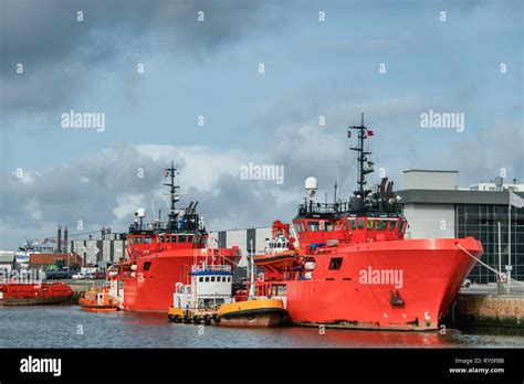 Support vessel offshore oil rig Banque de photographies et dimages à