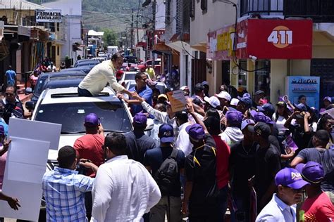 Cientos marchan con Abel Martínez en Hato Mayor y Villa Altagracia