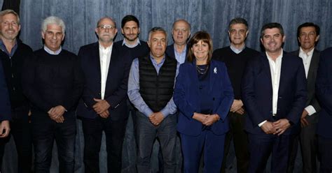 El Detr S De Escena De La Foto De Bullrich Cornejo Y Los Otros