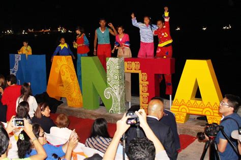 Manta Con May Sculas Y En Tama O Gigante Revista La Gente De Manab