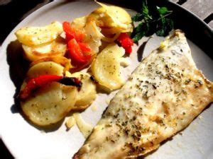 Filetes De Lubina Al Horno Con Patatas Panaderas Recetas Sin Lactosa