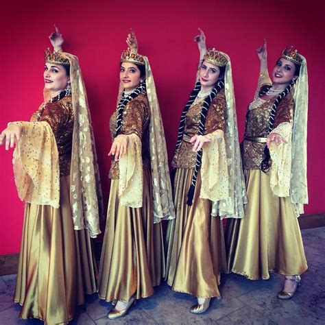 Azerbaijan traditional garment. Азербайджанский национальный костюм ...