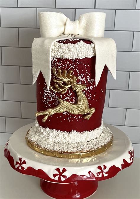 Pretty Cake Ideas For Your Next Celebration Christmas Themed Cake Christmas Cake Decorations