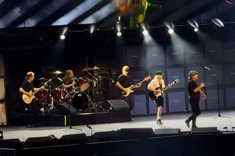 Acdc Manda Un Mensaje A Sevilla A Escasos Días De Sus Conciertos En El