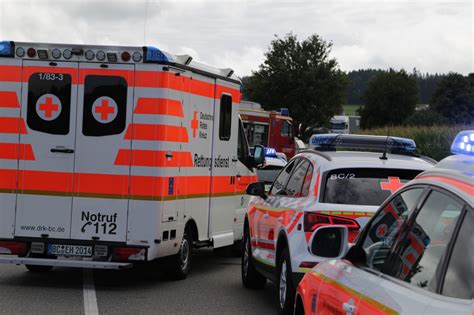 B Eberhardzell Drei Verletzte Nach Unfall Porsche Biegt