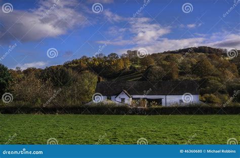 Farmhouse In The Herefordshire Landscape Stock Photo Image Of Sunny