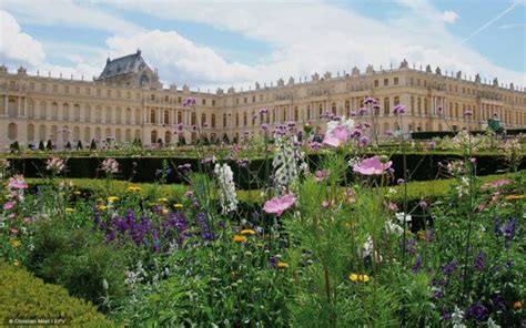 Versailles Palace and Marie Antoinette's Estate: Skip-the-Line, Audio ...