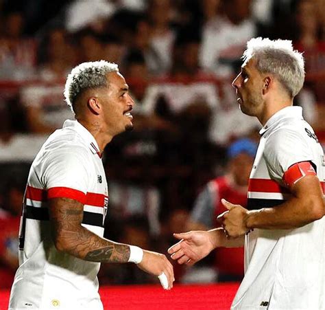 S O Paulo Se Livra De Carpini Evolui E Vence A Primeira No Brasileir O