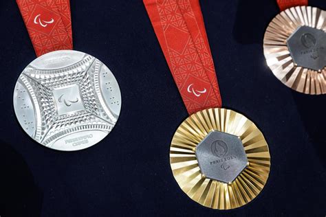 Las Medallas Olímpicas De París 2024 Llevarán Un Pedacito De La Torre