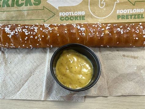 Subways Footlong Pretzel Review How Does It Taste Food Senpai