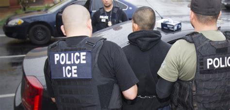 Cómo localizar a una persona detenida por ICE Acceso Latino