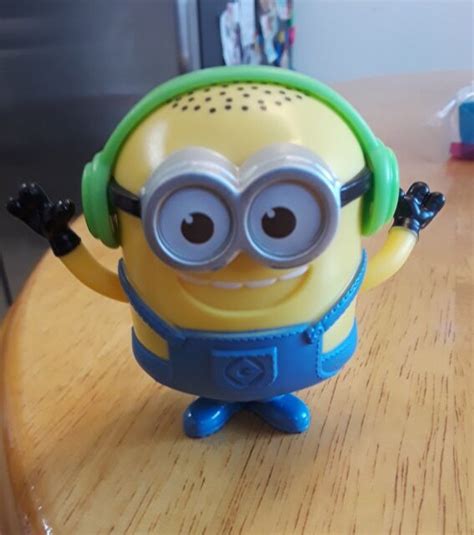 Mcdonalds Happy Meal Despicable Me Minion Toy Groovin