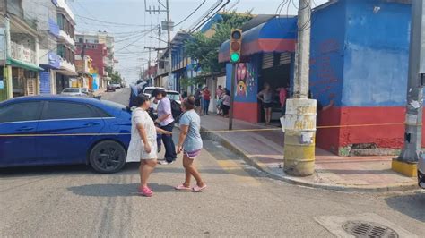 Por falta de luz bloquean calles en la colonia Gil y Sáenz en