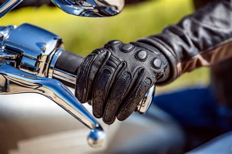 Los 10 Accesorios Imprescindibles Para Ir En Moto