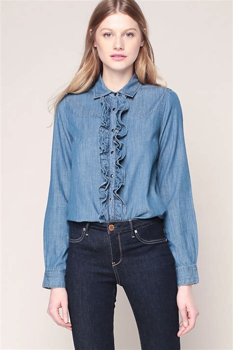 Chemise En Jean à Jabot Le Détail Mode Féminin De La Saison Automne