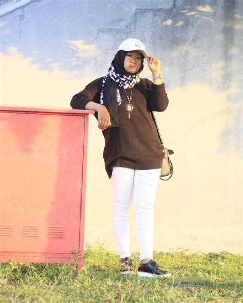 10 Inspirasi Ootd Hijab Pakai Topi Gaya Kekinian And Kece Maksimal