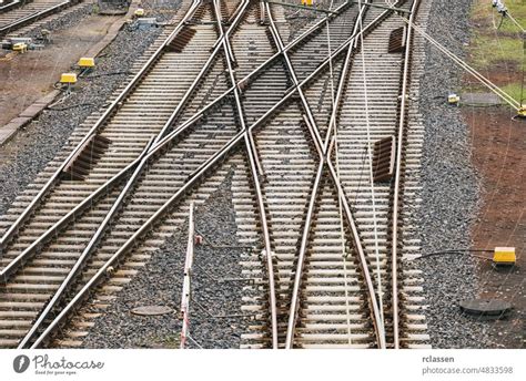 Alte Verlassene Eisenbahnschiene Im Bahnhof Ein Lizenzfreies Stock