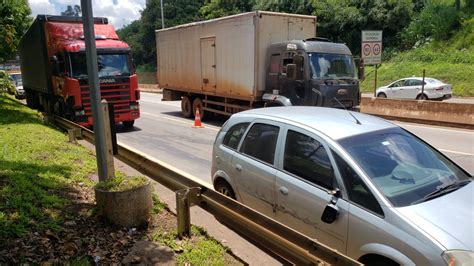 Carreta Desgovernada Atinge Carros No Anel Rodovi Rio Em Belo Horizonte