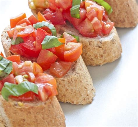 Crostini de Tomate Aceite Albahaca y Ajo Te enseñamos a cocinar