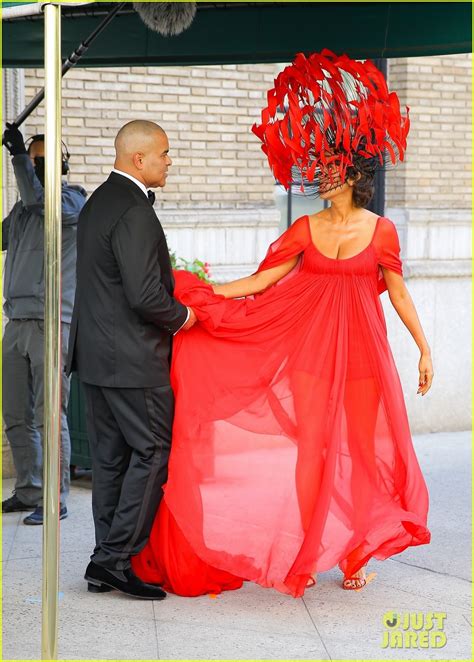 Photo Nicole Ari Parker Red Hat Dress Combo Kristin Davis Sjp Ajlt