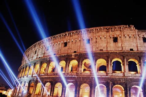 "Coliseo Romano de Noche" by Krishna Ovalles | Redbubble