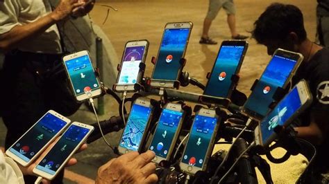 Taiwan Man Rigs Bike With 11 Phones To Play Pokemon Go BBC News