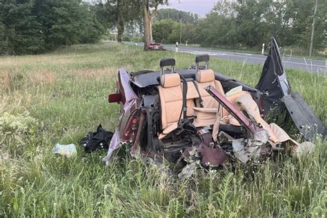 Bmw Zerschellt An Baum Fahrer Stirbt Bei Horror Unfall Auf L