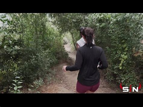 Girl gets fuck on hike XVIDEOSダウンローダー XVIDEOSの動画をブラウザ上から1クリックでダウンロード