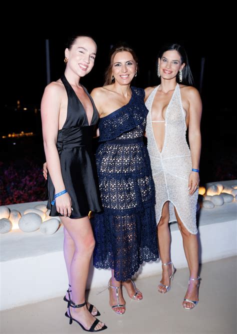 Χριστίνα Μπόμπα Με ιδιαίτερο nude dress σε πάρτι στην Αθηναϊκή Ριβιέρα