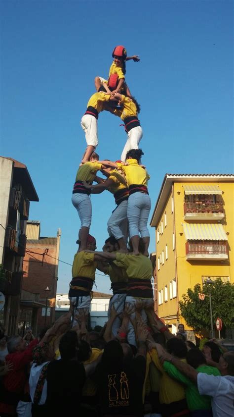 Los castellers son una tradición catalana que se vienen celebrando