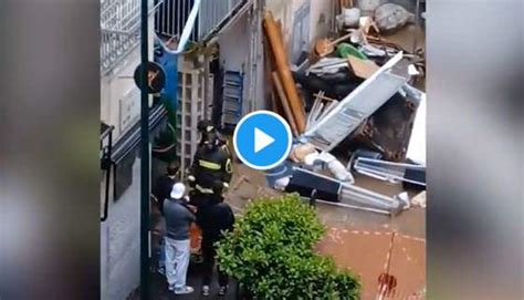 Pioggia A Napoli Fiume Di Fango In Strada Imola Oggi