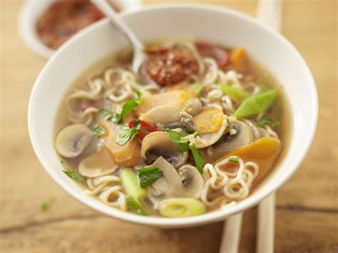 Asiatische Gem Se Nudel Suppe Rezept Eat Smarter